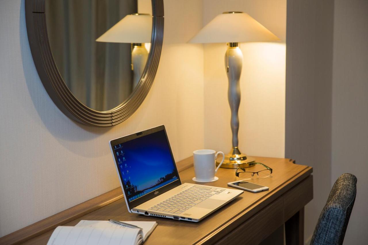 Nagoya Tokyu Hotel Eksteriør billede A table lamp